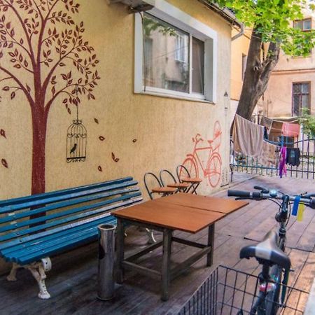 Hostel Berloga Odessa Exteriör bild