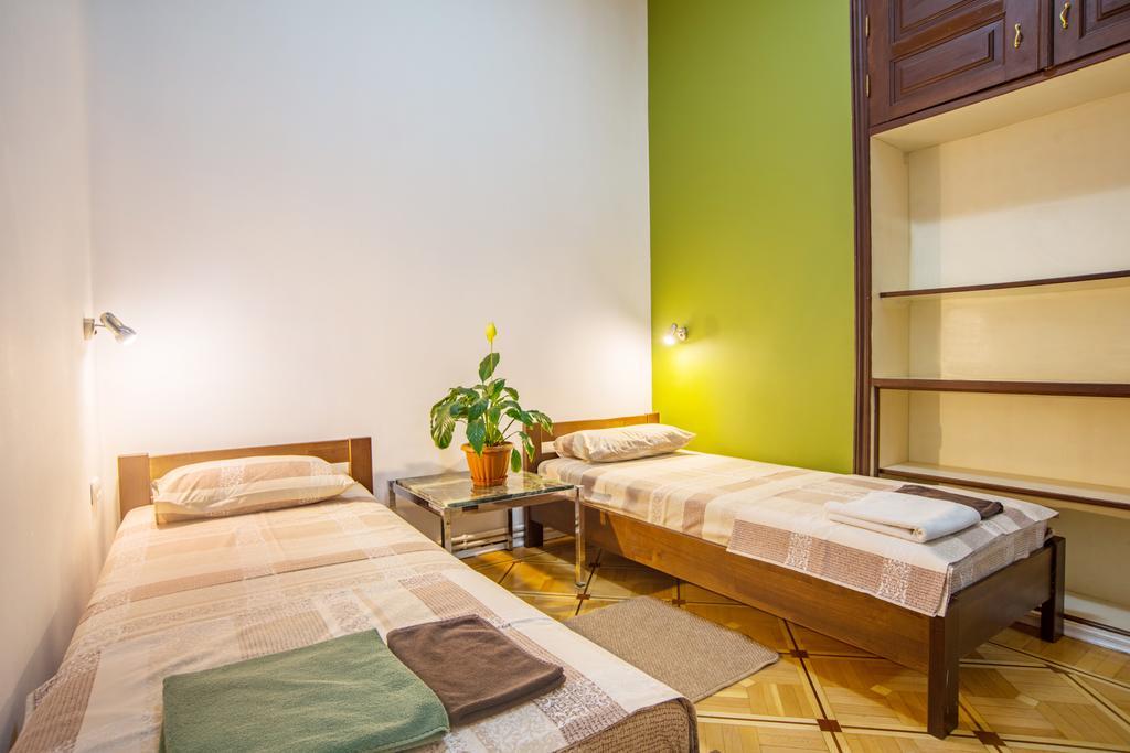 Hostel Berloga Odessa Exteriör bild