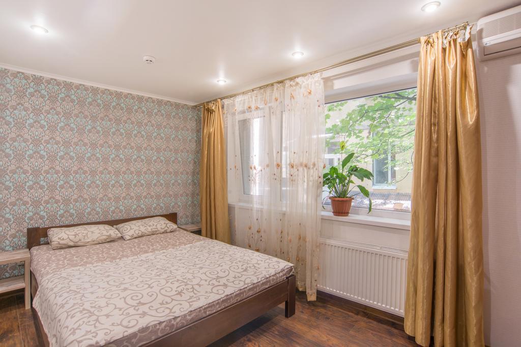 Hostel Berloga Odessa Exteriör bild