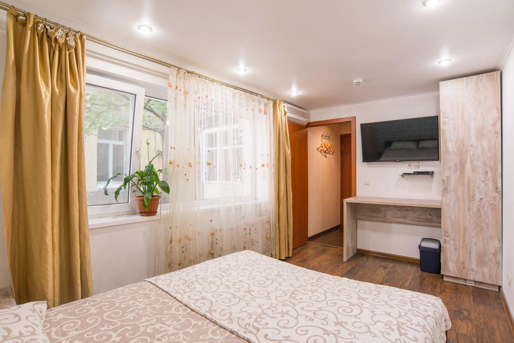 Hostel Berloga Odessa Exteriör bild