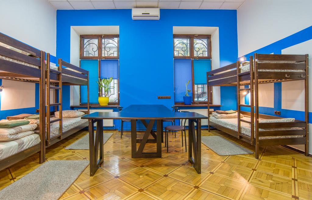 Hostel Berloga Odessa Exteriör bild