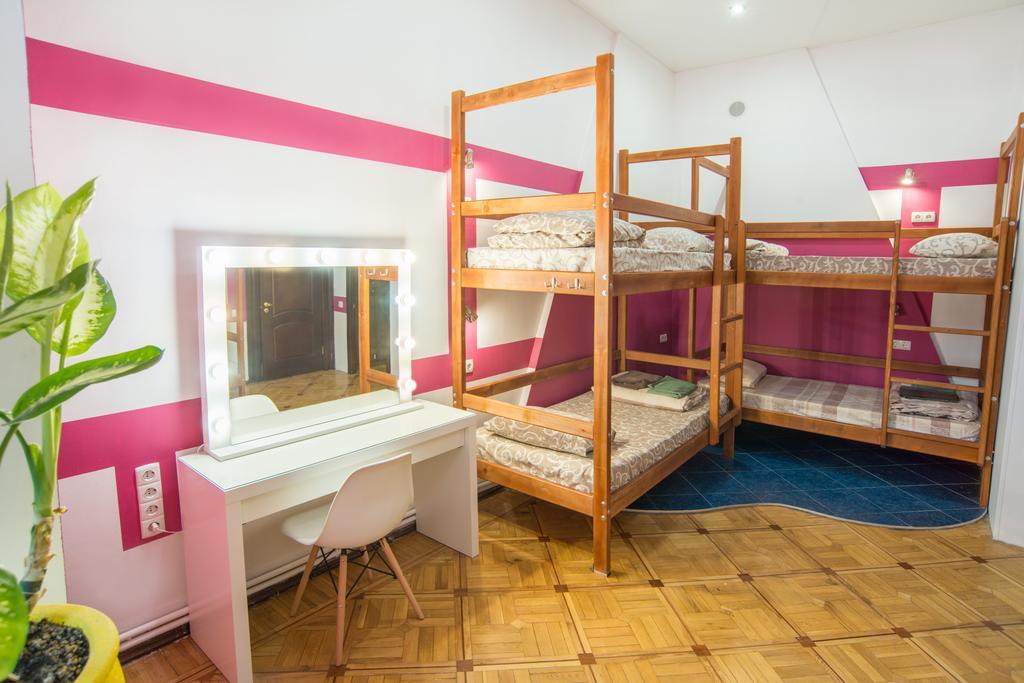 Hostel Berloga Odessa Exteriör bild