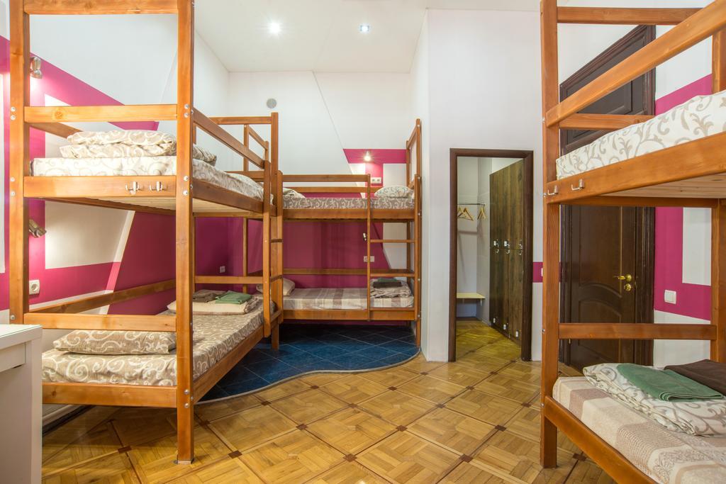 Hostel Berloga Odessa Exteriör bild
