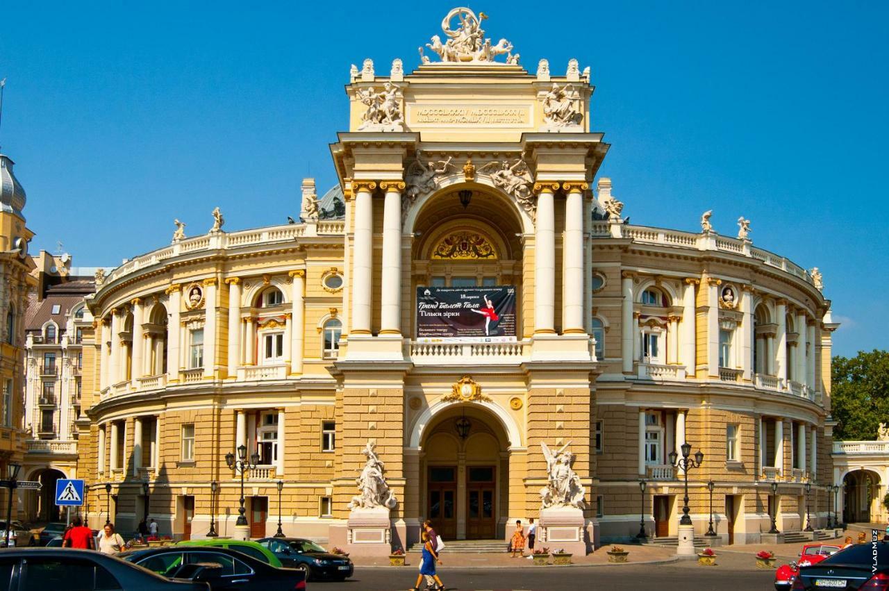 Hostel Berloga Odessa Exteriör bild