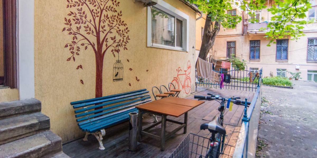 Hostel Berloga Odessa Exteriör bild